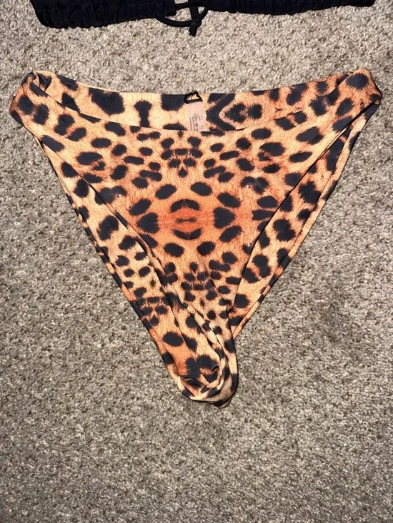 Black Triangle SHEIN Bikini Top with Leopard Print High-Cut zaful Bottoms size s - Picture 3 of 14